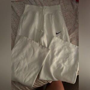 Nike Women’s Phoenix Fleece Wide Leg Pants